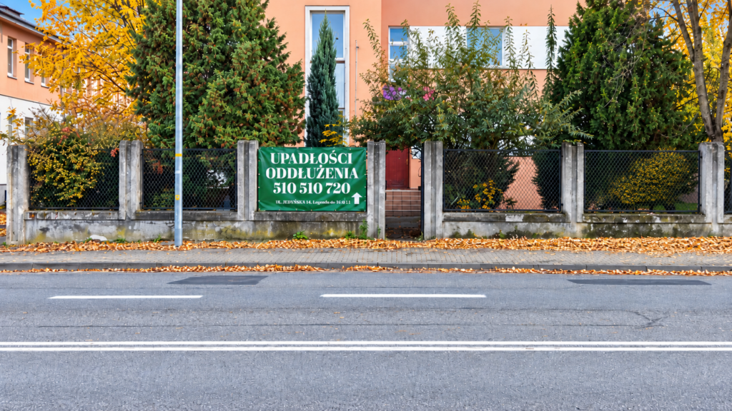 Wejście do biura przy ul. Legionów 46 lok. 2
